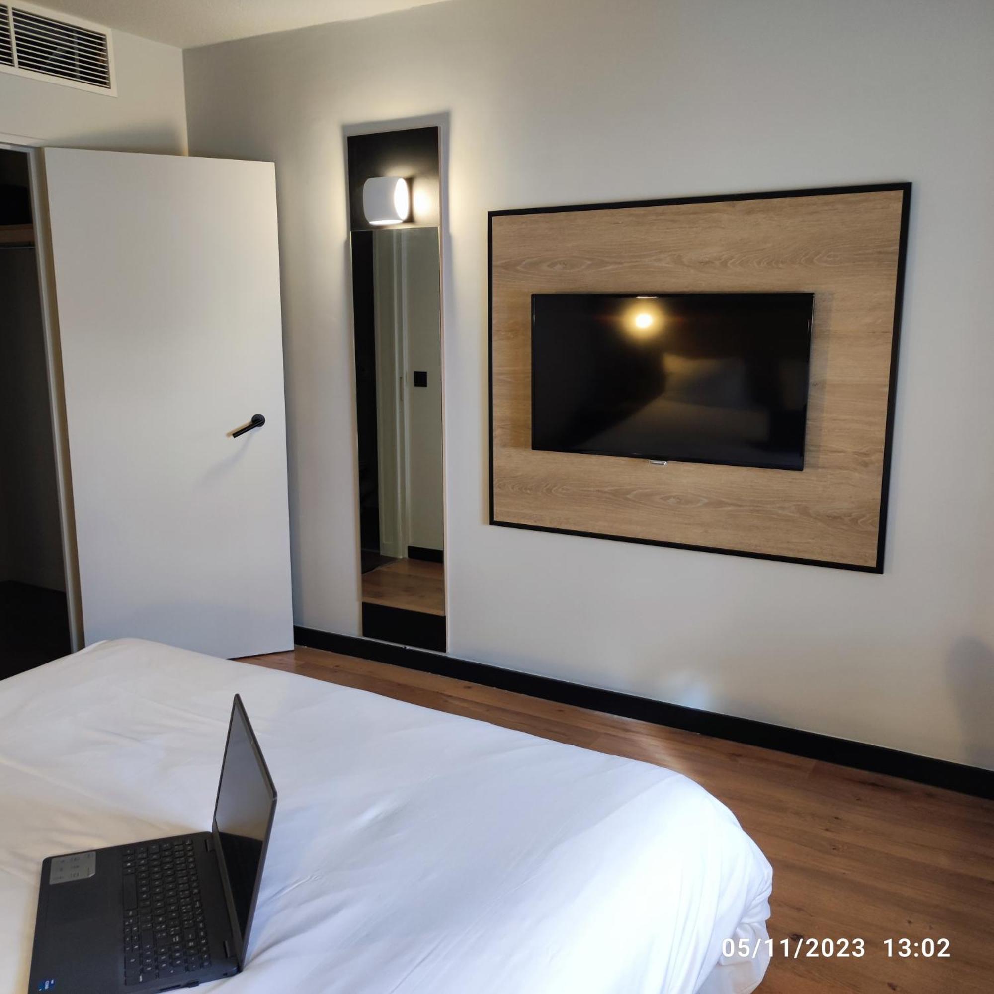 3⋆ IBIS CHATEAUROUX ≡ Châteauroux, França ≡ Lowest Booking Rates For Ibis  Chateauroux in Châteauroux